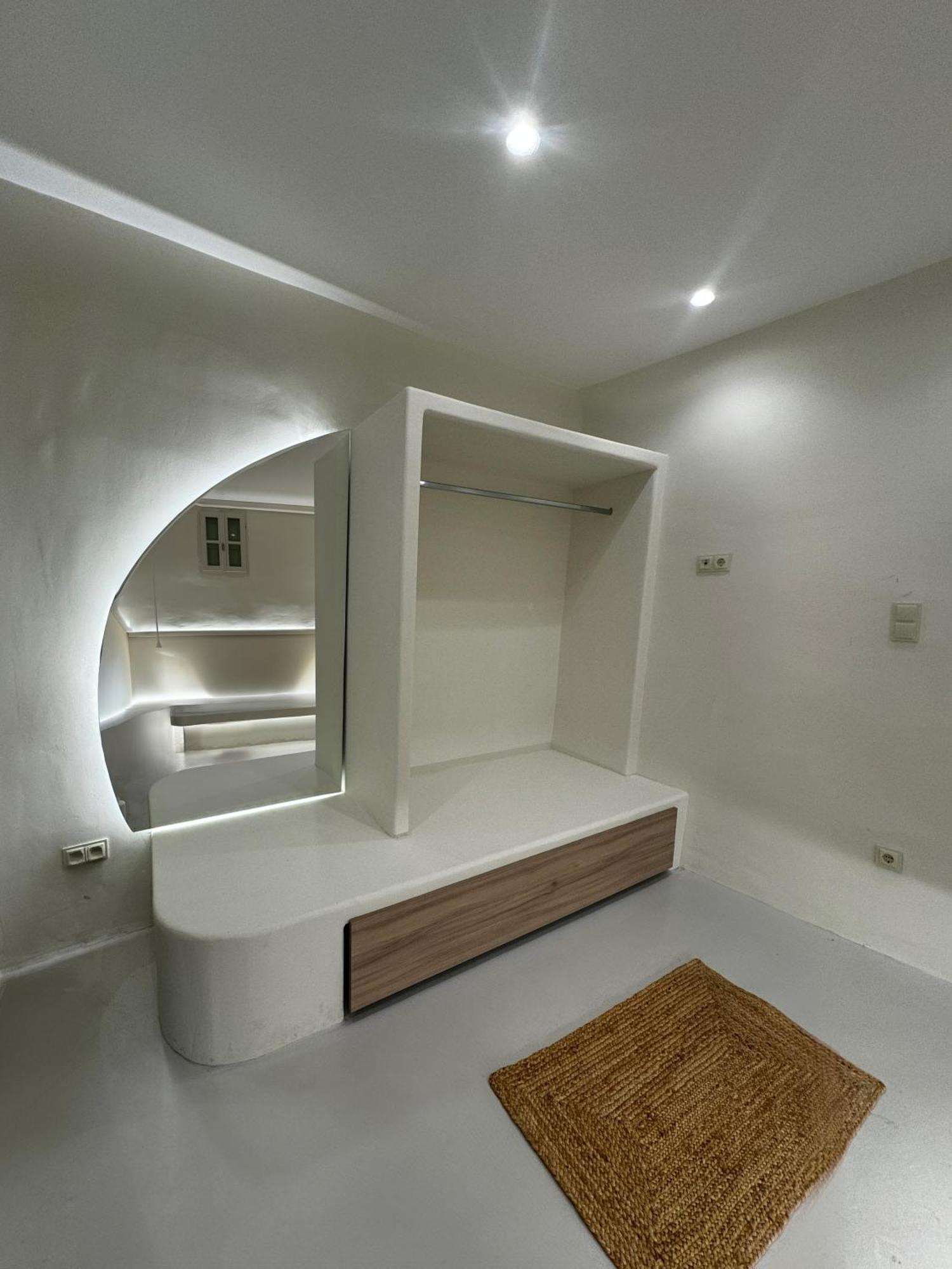 Apartment White Jacuzzi