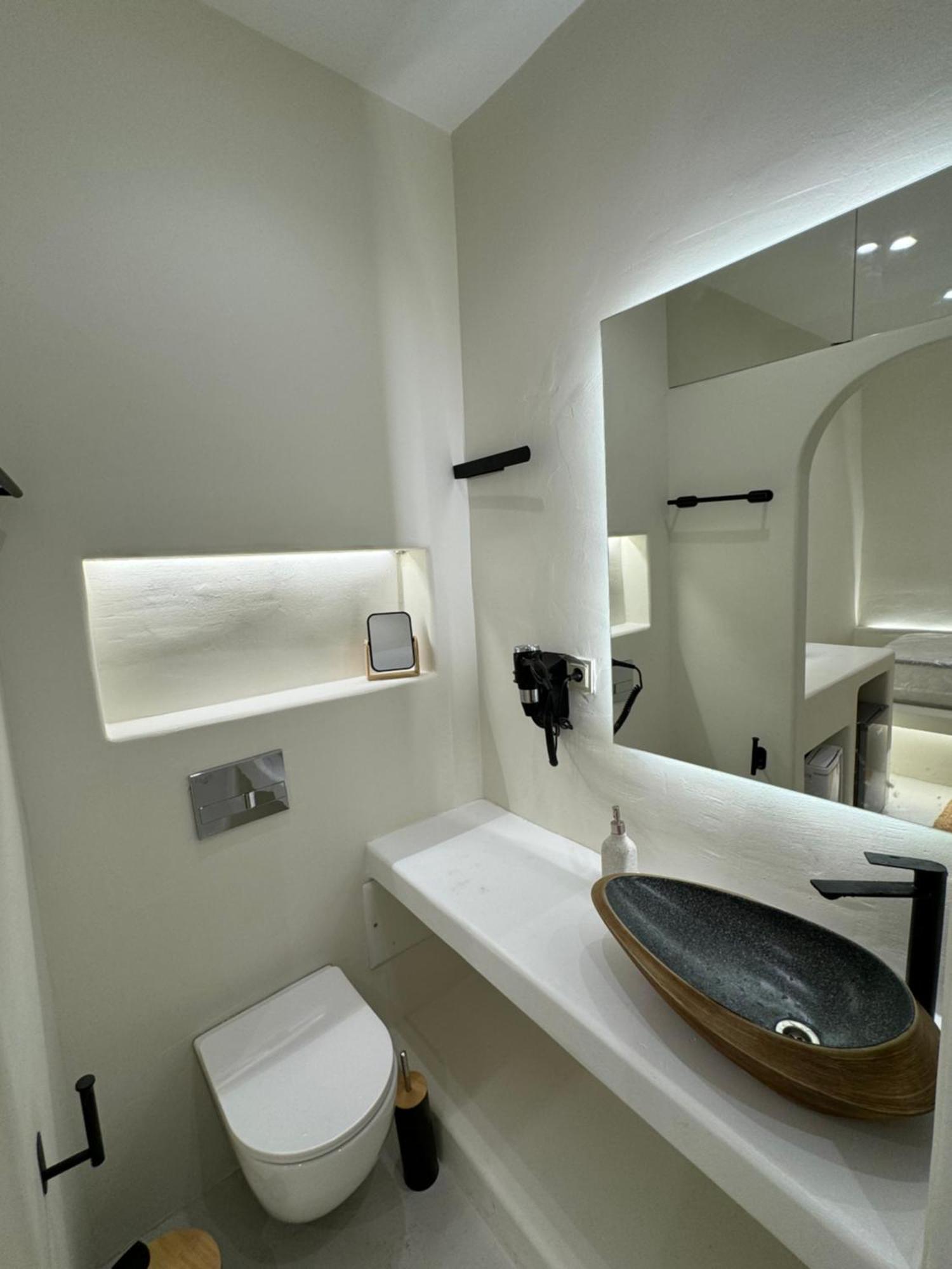 White Jacuzzi * Chora (Ios)
