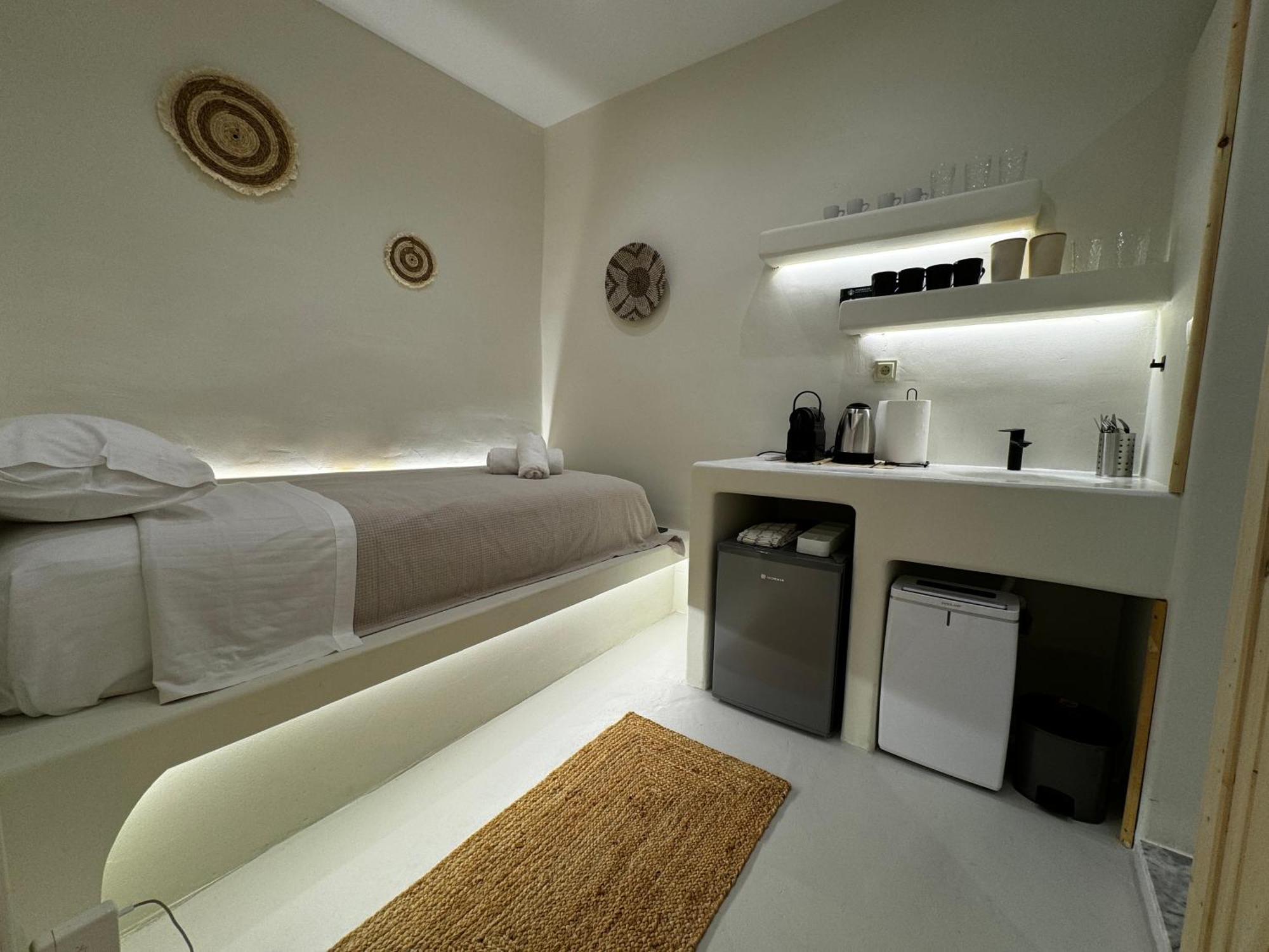 White Jacuzzi Apartment