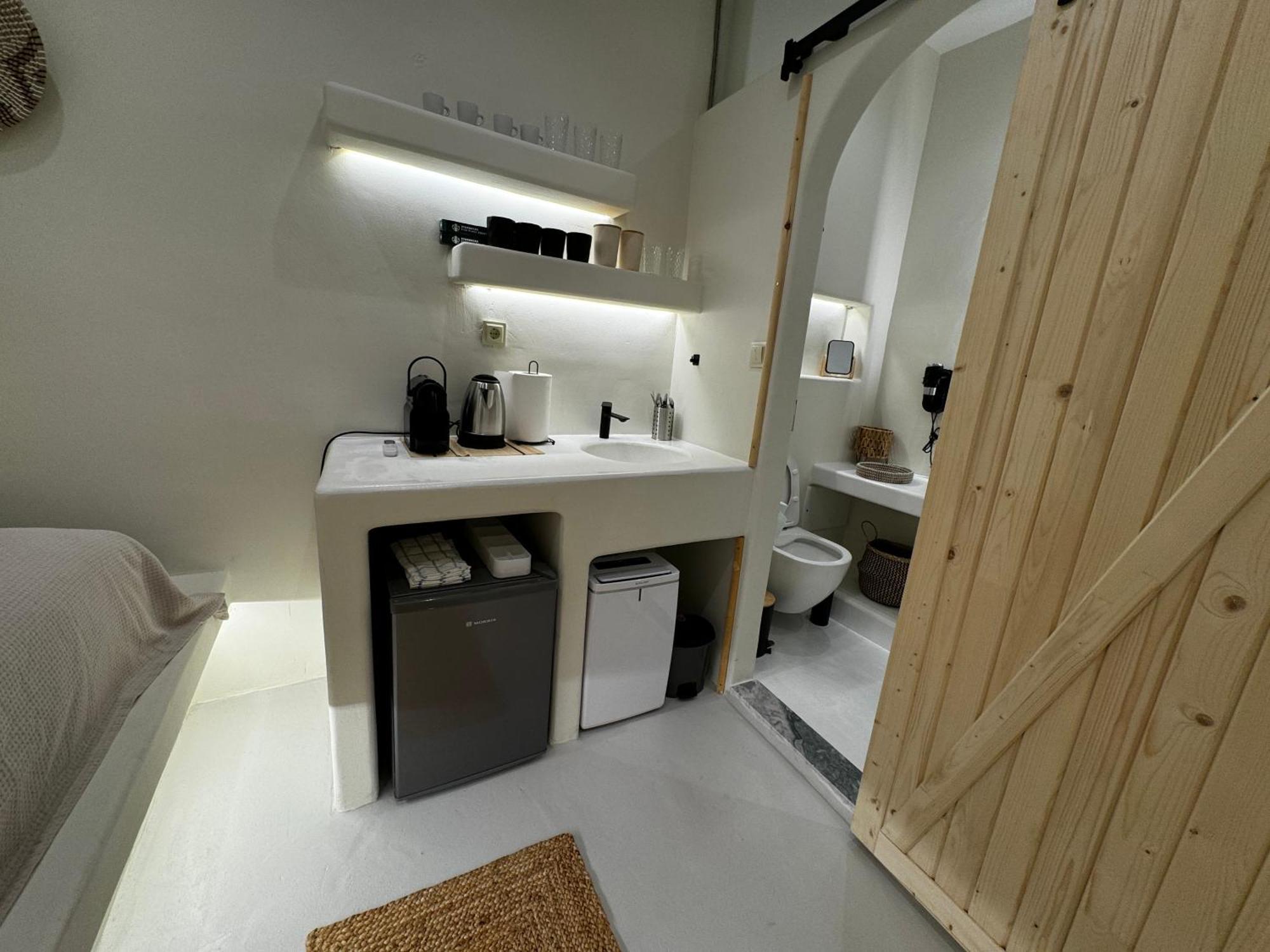Apartment White Jacuzzi *